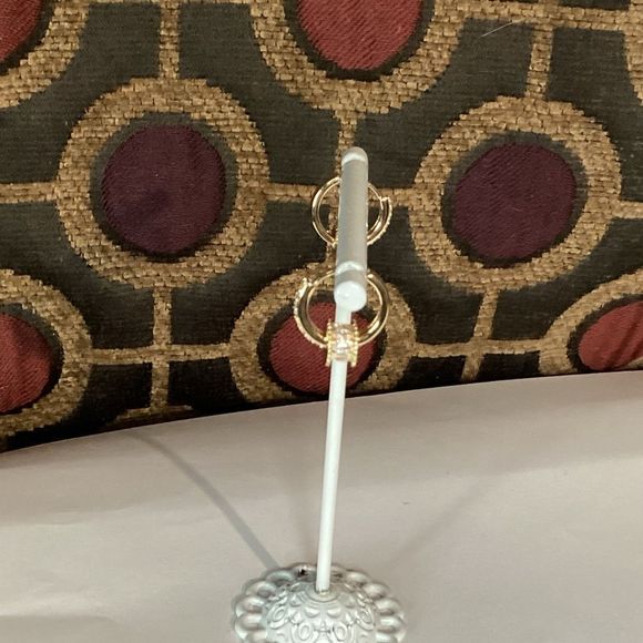 ⭐️10k Gold Plated Petite CZ Diamond Barrel Huggies💖 - Picture 9 of 15